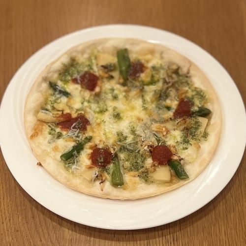 桜エビと釜揚げしらすのピザ　ジェノバ風