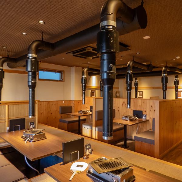 宴会にご利用可能4名テーブル×2卓、6名テーブル×3卓をご用意しています!ゆったり足を伸ばせる掘りごたつで宴会、デートなど様々なシーンで活躍間違いなし♪当店で最高のひと時をお過ごしください◎