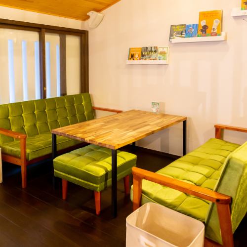 [Second floor sofa seat] There is also a sofa seat where four people can sit comfortably.Perfect for birthdays, anniversaries, and girls' night out.Click here to reserve this seat ⇒ https://monomonocafe.wixsite.com/website