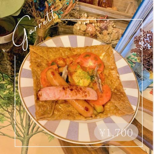 [Original Custom]

Hello, this is MONOMONO CAFE 🌱

Introducing our recommended combination galettes!

[Original Galette]
"base"
・Anchovy tomato
"topping"
·Ratatouille
·sausage

The above price is ¥1,700 (tax included)

[original custom galette]
・Anchovies tomato
・Ratatouille
・Sausage

¥1,700-

This anchovy tomato galette, with its irresistible saltiness from the anchovies and rich flavor from the slowly simmered onion confit, is topped with ratatouille and sausage, both of which also have a tomato-based flavor!

Ratatouille is made by slowly simmering fresh tomatoes and several kinds of vegetables in a tomato-based seasoning, and although they are both tomatoes, the different flavors bring out the best in each other☺️
The saltiness of the anchovies and the addition of juicy sausages will increase your satisfaction.

With the weather getting colder, how about some warm, freshly made galettes or crepes?

We look forward to your visit☺️

*We recommend making a reservation on weekends and holidays as it can get busy.

<November Business Hours>

Mon-Sat, Holidays…11:00-18:30 (LO 18:00)
Sunday………………9:00～18.30(LO18:00)

Morning…9:00〜10:30
Lunch: 10:30-14:30

#Kyoto #Kyoto lunch #Kyoto cafe #Kyoto morning #Shijo Karasuma #Shijo cafe #Karasuma cafe #cafe tour #Kyoto galette #I want to connect with people who love cafes #crepe #galette #crepe #creperie #dried flowers #gluten free #original #ratatouille #sausage
#monomonocafe #kyoto#kyotocafe
#galette#crepe#creperie #maron#chested nut#lunch#morning#glutenfree