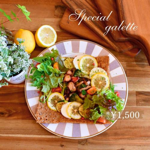 【期間限定】
こんにちは、MONOMONOCAFEです🌱

10/14(火)から、数量限定のガレットの提供が始まりました！

『タコのアヒージョのサラダガレット』

・販売価格　　　　　　　　1500円(税込)
・提供期間　なくなり次第終了

ニンニクの効いたタコのアヒージョにさっぱりとしたレモンを合わせ、味の変化を楽しみながら最後まで美味しく召し上がれるように仕上げました。

こちらの商品は1日に提供できる数に限りがありますので、ご了承ください。

皆様のご来店お待ちしています。

＃monomonocafe ＃京都グルメ ＃京都カフェ ＃四条烏丸グルメ ＃四条烏丸 ＃京都クレープ ＃京都スイーツ ＃アヒージョ＃京都ガレット