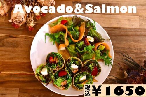 【Uber eats】
안녕하세요, MONOMONO CAFE입니다 🌱
Uber eats에서 제공하는 상품의 소개입니다!
~ 아보카도 연어 ~
샐러드
연어
・아보카도
· 모짜렐라
・미니 토마토
・드레싱
부가세 포함 1650엔
저희 가게에서도 여성 인기 No. 1의 연어의 갈렛을 어레인지한 아보카도 연어🥑
아보카도의 부드러움과 수제 연어의 마리 네이드의 맛과 소금이 궁합이 좋은 야채도 듬뿍 취할 수있는 샐러드 크레페입니다 🥗
Uber eats에서도 당점의 상품을 즐길 수 있습니다!
여러분의 내점 기다리고 있습니다
<1월 영업시간>
11:00~18:30(LO17:30)
점심 11:00~14:30
# 교토 # 교토 점심 # 교토 카페 # 교토 모닝 # 시조 카라스마 시조 카페 카라스마 카페 카페 순회 교토 갈렛 카페 좋아하는 사람과 연결하고 싶은 크레페 갈렛 크레페 크레페 리드 라이 플라워 글루텐 프리
monomonocafe kyotokyotocafe
galettecrepecreperie maronchested nutlunchmorningglutenfree