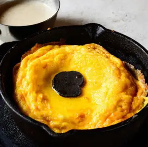 鉄板オムレツ トリュフ風味ポルチーニクリーム