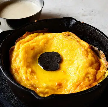 鉄板オムレツ トリュフ風味ポルチーニクリーム