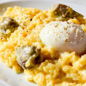 砂肝コンフィと温泉卵の Carbonara リゾット