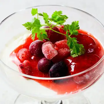 イチゴとベリーの Pannacotta