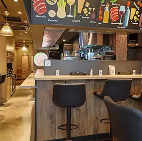 ヨーロッパの街角にあるようなお洒落な『渋谷パスタバル』を、丸ごと贅沢に貸し切ってみませんか？参加者全員の顔が見渡せて一体感抜群！歓送迎会、女子会、同窓会など、周りを気にせずワイワイ盛り上がりたいプライベートなご宴会にぴったりです。人数に関してはフレキシブルに対応致しますので、店舗までご相談ください♪