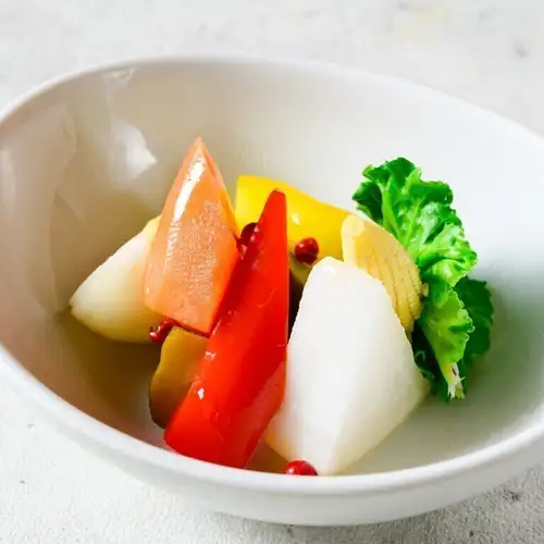 用时令蔬菜自制的泡菜