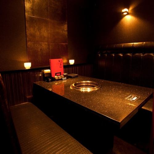隠れ家的な個室の雰囲気です♪