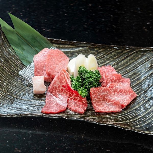 たまごダレでいただく焼肉いのうえ名物『焼きすき』は一度は必ず食べていただきたい自慢の逸品。