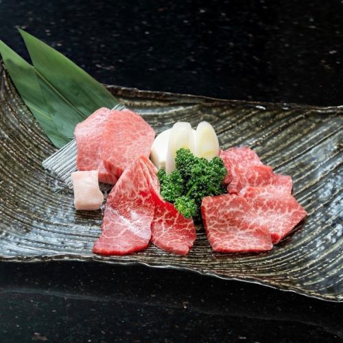 たまごダレでいただく焼肉いのうえ名物『焼きすき』は一度は必ず食べていただきたい自慢の逸品。