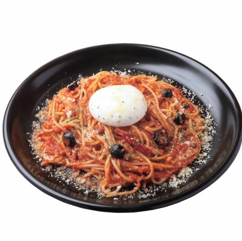 丸ごとモッツァレラのプッタネスカ