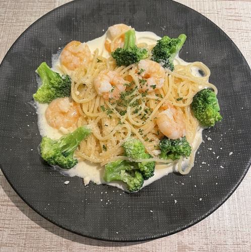 エビとブロッコリーのクリーム