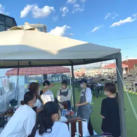 【手ぶらで来店OK◎】設備も充実！手ぶらで参加できます！屋根つきなので「屋上を楽しみたいけど日焼けがきになる」という方も安心♪※画像は他店です。