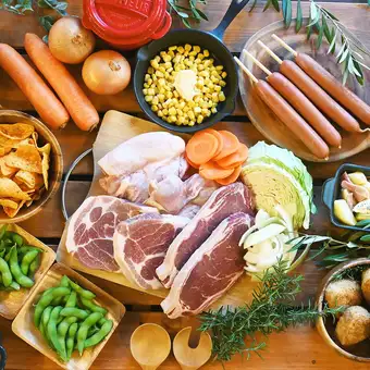 【厚切りステーキの豪快BBQセット】2時間アルコール+ソフトドリンク飲み放題付き全10品　6,050円