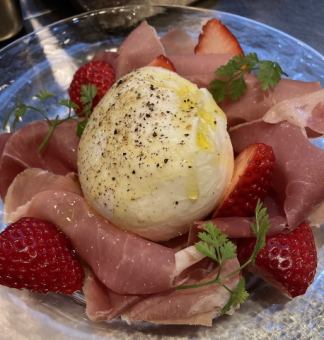 ブッラータチーズと生ハム＆季節の果物
