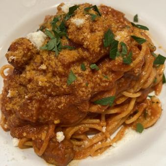 阿拉比亞塔義大利麵配辣香腸（nduja）