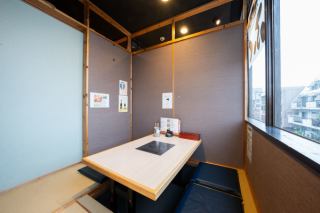 A private room with a sunken kotatsu that can accommodate 4 people.