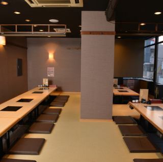 All seats are sunken kotatsu seats.You can also have a banquet.It is usually separated by a curtain and can be used as a semi-private room.Accommodates up to 42 people.