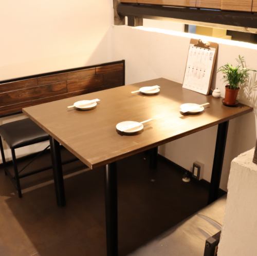 <p>プライベートシーンに最適な半個室席はお一つのみとなっておりますので、こちらのお席をご希望の際はお早めにご予約いただけると幸いです。</p>