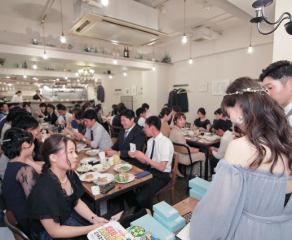 立食最大60名様まで貸切可能。結婚式二次会やパーティーなどの様々な場面の演出サポートします。