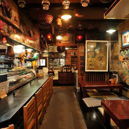 店内は昭和浪漫をテーマにしたレトロなデザインで、どこか懐かしい温かみを感じる雰囲気です◎外観もその世界観を反映し、訪れた瞬間から特別感を味わえます☆アクセスも便利で、観光帰りや仕事終わりに立ち寄りやすい立地が魅力♪さらに、スタッフによる丁寧なサービスが心地よさを高め、安心してくつろぐことができます。
