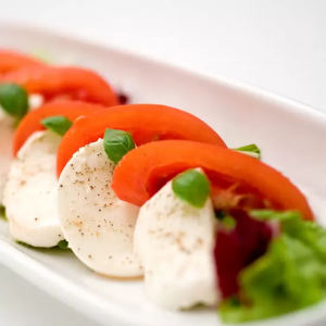 番茄和马苏里拉奶酪卡普雷塞