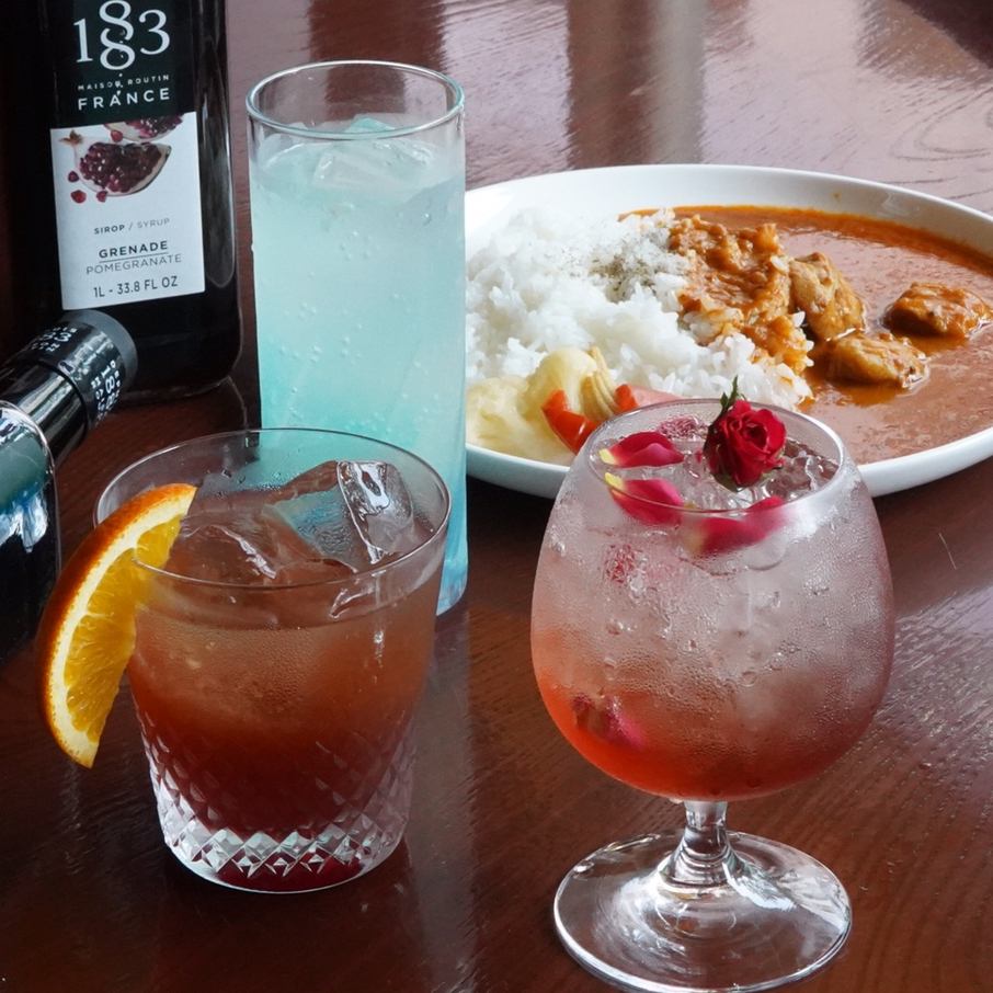 The floor can be rented out for small groups, and we are also accepting reservations for various drinking parties!