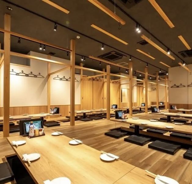 忘年会やその他各種宴会に◎どんなシーンでもご利用していただきやすい完全個室空間を豊富にご用意！落ちつきの有る和風空間でお食事をお楽しみください。様々なご宴会やお集まりにぜひ♪マイクやプロジェクターの無料貸出しも承っておりますので、ご希望のお客様はご予約時にお問い合わせくださいませ★