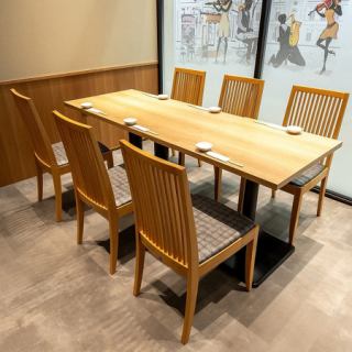 【6名様テーブル1卓】少人数宴会向きの席。～6名の少人数から席を繋げたご宴会にも対応。各お席にテーブルトップオーダーを設置していますので、お好きなタイミングでご注文OK。貸切ご希望の場合は店舗にお問合せ下さい。お待ちしております。