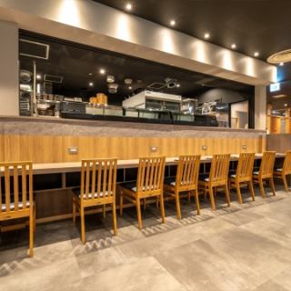 目の前で調理が見える席。1名様から気軽に利用できるカウンター #居酒屋 #ランチ #個室 #飲み放題 #名鉄一宮駅 #尾張一宮駅 #海鮮 #肉 #誕生日