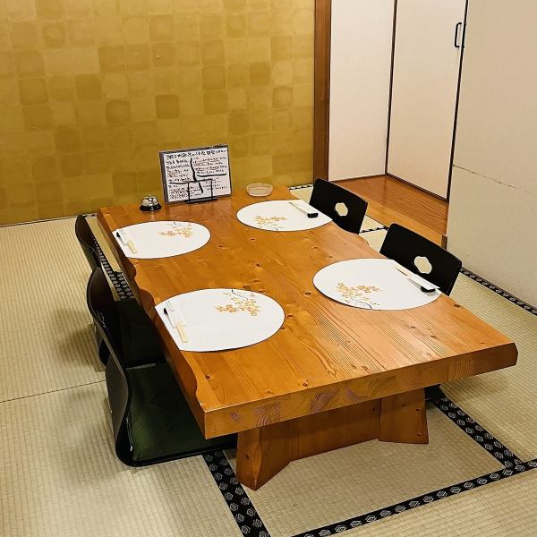 [All seats allow smoking] The tatami room can comfortably accommodate up to 4 people. If you would like a private room, please let us know when making a reservation. You can enjoy delicious food and drinks in a relaxed manner.