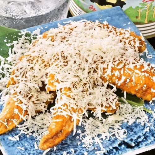 Fried chicken wings with cheese (2 pieces)