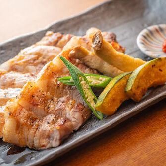 熊本馬刺しと琉香豚炭火焼や特製ラフティーが食べれるお肉堪能コース!飲み放題付2.5時間4500円