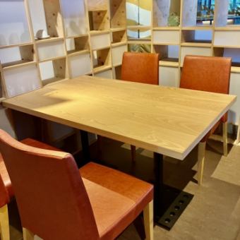 女子会やママ会にぴったりなテーブル席をご用意！3名様×1卓で、楽しい会話を弾ませながら、美味しい料理を楽しむことができます♪おしゃれな空間で、素敵なひとときをお過ごしください◎特別な思い出を作るには最適な場所です。