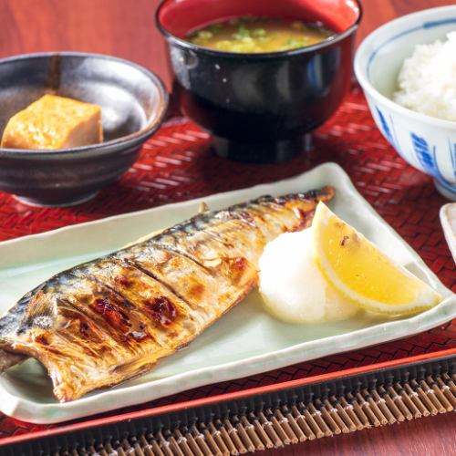 Charcoal-grilled mackerel set meal