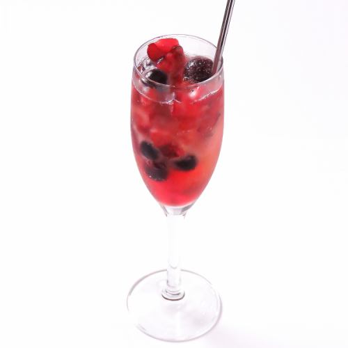 ★New drink★Whole sparkling berries♪ (Choose with or without alcohol)