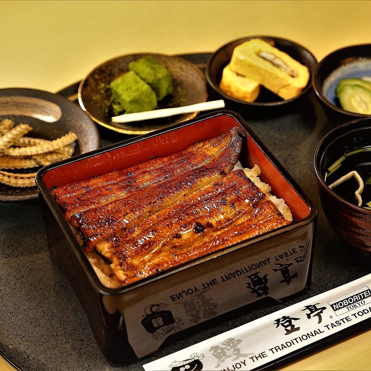 伝統の技術と経験をもつ職人が、丁寧に焼き上げるこだわりの蒲焼