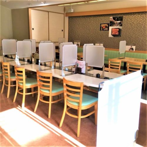 <p>You can&#39;t see it from the outside, but on the second floor there are table seats and counter seats where even one person can easily enter.You can use any seat you like.We will adjust the table and prepare the seats according to the number of people.</p>