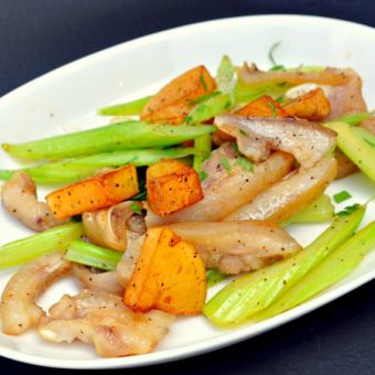 Stir-fried chiller and celery potatoes / vegetable chanpuru / asparagus anchovy saute