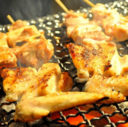A variety of skewers finished with authentic charcoal grilling ☆