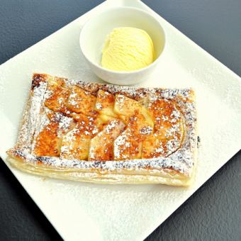 オードブルアップルパイ(焼きたて、サクサク、バニラアイス付き)