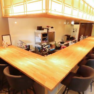お仕事帰りにちょっと一杯といった時や、カジュアルな居酒屋デートにもぴったりのカウンター席をご用意しております◎