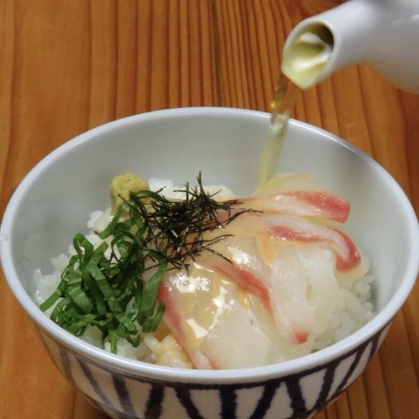 お料理には九州産の素材を使用し、酒肴をお手軽に楽しめます。『裏大名の隠れ家』でお待ちしております。