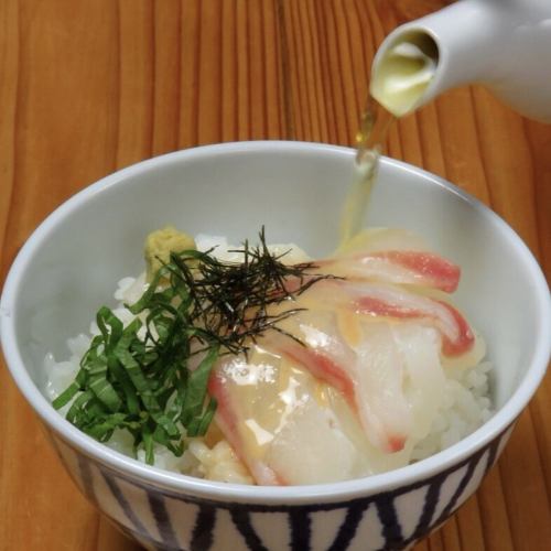 お料理には九州産の素材を使用し、酒肴をお手軽に楽しめます。『裏大名の隠れ家』でお待ちしております。