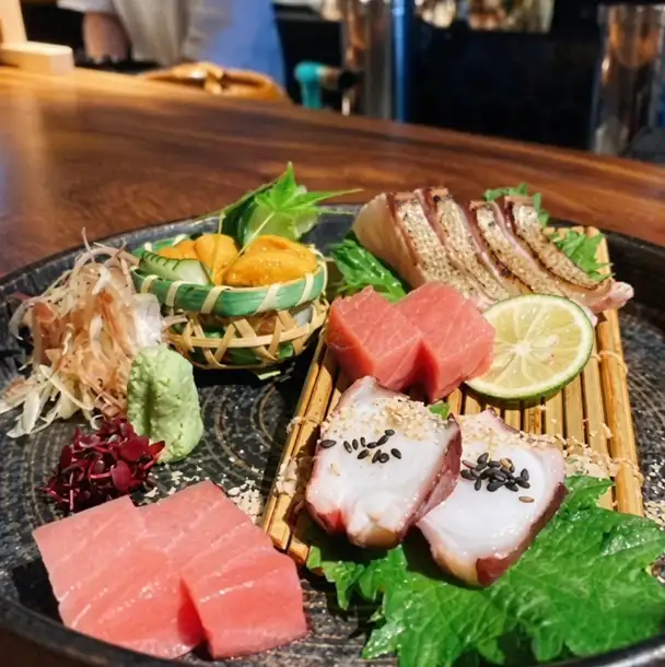 【オープンキッチンのカウンター席】こだわりが詰まった旬食材のお料理をご堪能いただけます。オススメはオープンキッチンのカウンター席です。