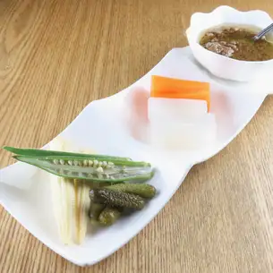 彩り野菜とバーニャカウダディップ
