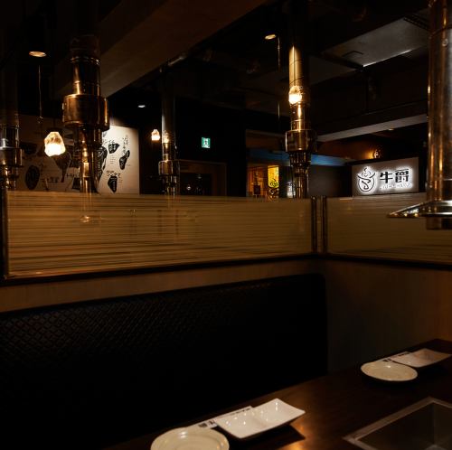 Enjoy yakiniku in a comfortable booth seat