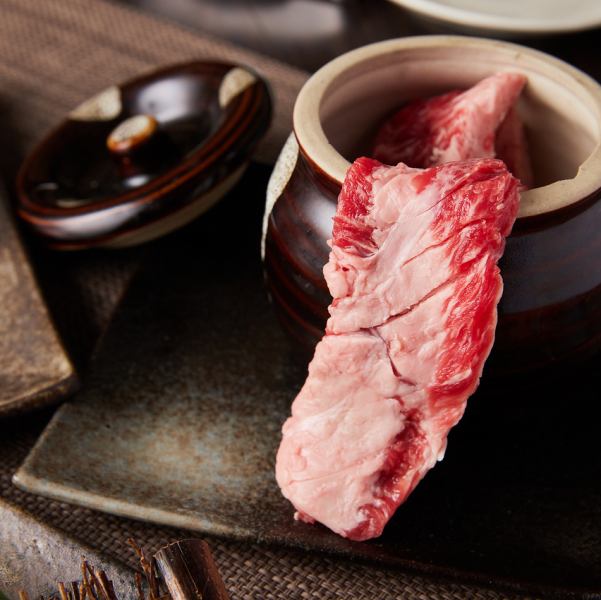 【カルビ】とろける旨さが箸を止めない極上カット！肉本来の甘みが際立つ人気の一皿