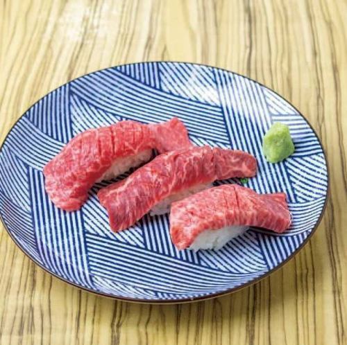 Assortment of 3 pieces of grilled meat sushi